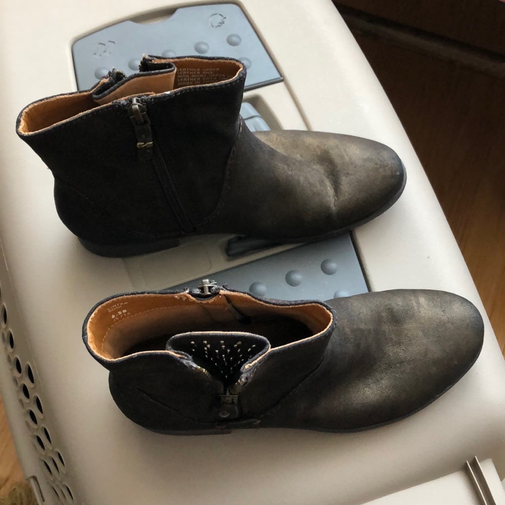 Boots - Picture 2 of 3
